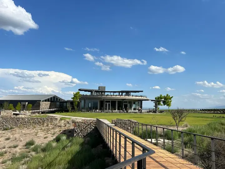 Presentation image of Hualta Winery Hotel