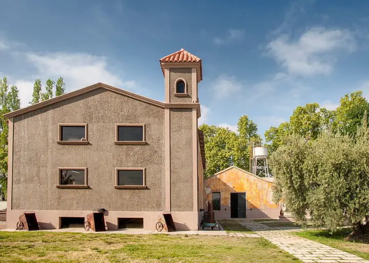 Presentation image of Laur Turismo
