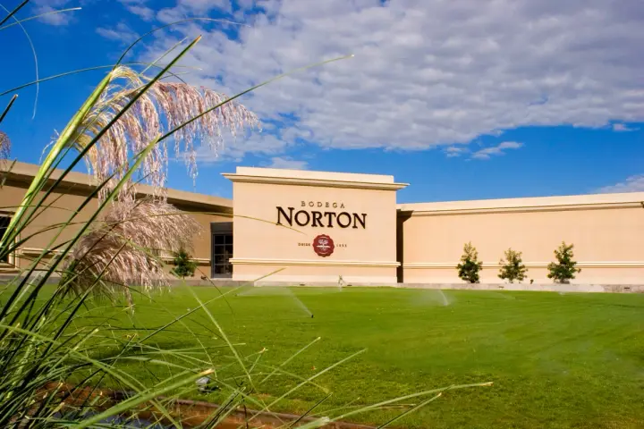 Presentation image of Norton