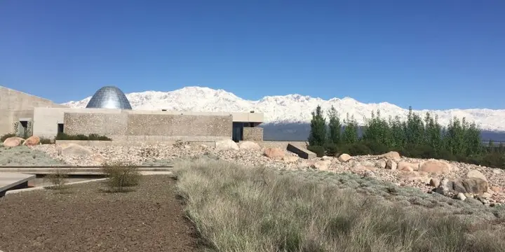 Imagen de presentación de Piedra Infinita